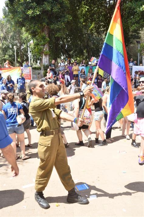 נראה ששנת 2021 מנסה להתחרות בשנת 2020, אבל למרות זאת, עכשיו כשמתאוששות מהקורונה, נצא לצעוד פעם נוספת ונצבע את העיר בצבעי הגאווה! DSC_7163 | חי פה - חדשות חיפה