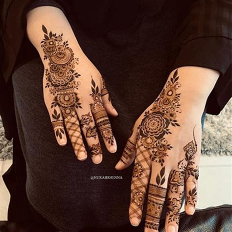 Scopri ricette, idee per la casa, consigli di stile e altre idee da provare. Mehndi Ki Dejain Photo Zoomphoto / Deepika Padukone S Feet ...