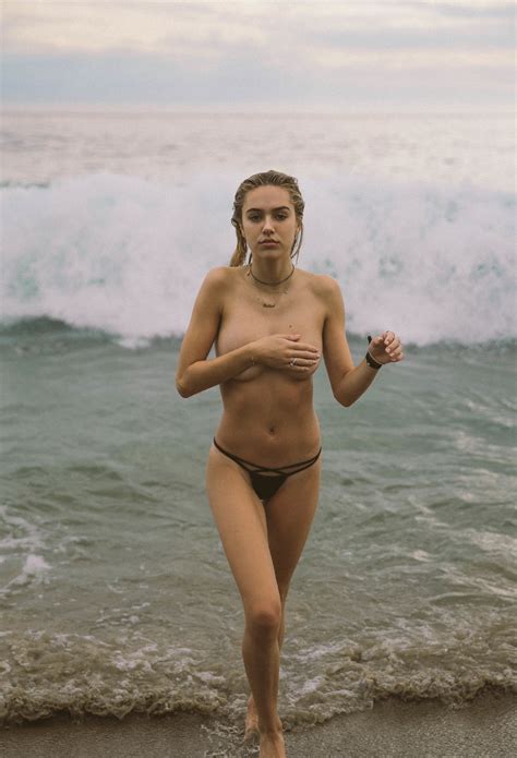 Full body pose of young. Delilah Belle Hamlin Sexy & Topless (17 Photos) | # ...