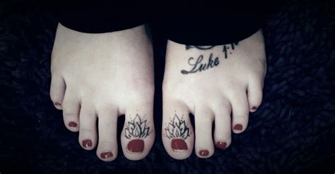 See more ideas about simple henna, henna tattoo, henna. Henna design Toe tattoos by paige elise @moth and ink ...