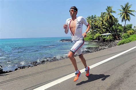 He was also wearing new running shoes from his sponsor asics. IM Kona 2015 - smooth running - Slowtwitch.com