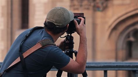 Contoh lainnya pada gambar orang yang berbentuk seperti lidi. 58 Jenis Fotografi Lengkap & Contoh Gambar yang Dihasilkan