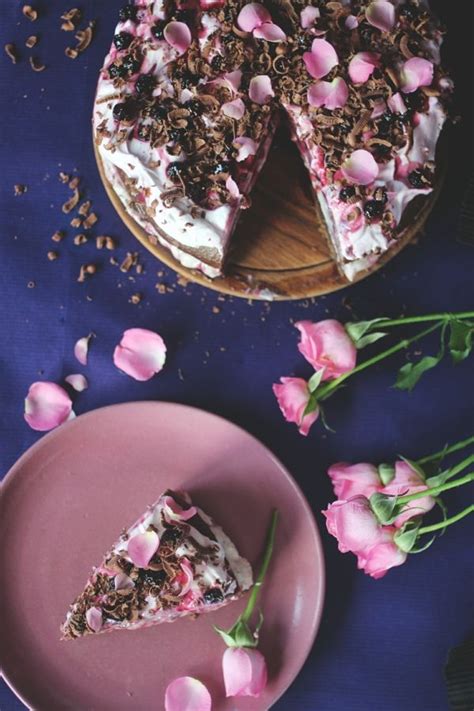 Auch die heiße schokolade wird mit. Backe backe Kuchen - einfaches Rezept mit Kakao und Rosen ...