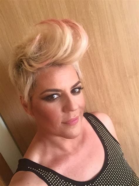 «non volevo più emettere un respiro». FOTO Manuela Villa vita privata, età, marito, figlio