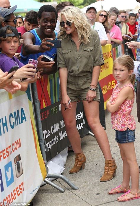 Jamie wedded lynne bridges in 1975. Jamie Lynn Spears poses with fans at CMA Fest with ...