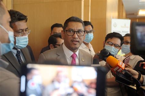 Menteri besar perak yang baharu, datuk seri ahmad faizal azumu menzahirkan rasa syukur selepas beliau sekali lagi dilantik. Outgoing Perak MB pledges smooth handover after losing ...