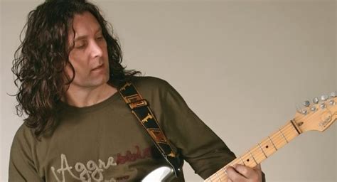 Muzician, interpret și compozitor român. Laurentiu Cazan e de nerecunoscut. Uite cum s-a ...