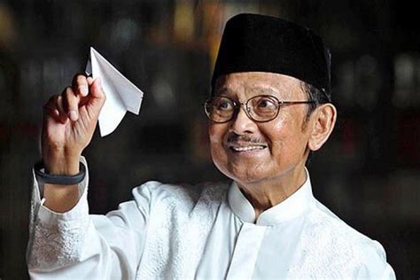 Ilham habibie berziarah ke makam bj habibie. 8 Pesan B.J. Habibie untuk Anak Muda Bangsa yang Wajib Diingat