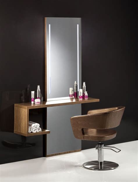Alors qui a dit que le miroir ne servirait qu'à se recoiffer ? Miroir Mural Salon De Coiffure - Mural Design