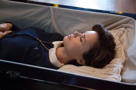 Beautıful women ın theır caskets. How Once Upon a Time Is Like Lost | POPSUGAR Entertainment