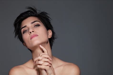 This sunday march 21 at 17:00 turkey time. Tuba Büyüküstün: mari, fortune, taille, tatouage, origine ...