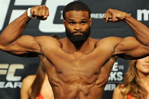 Dana didn't look too happy. Tyron Woodley luta em agostoMinuto Ligado