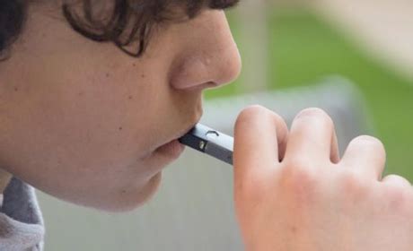 The tobacco industry targets kids with flavors. Vape For Kids - 3 Charts Visual Study The Link Between Vaping And Smoking In Kids / Kids ...