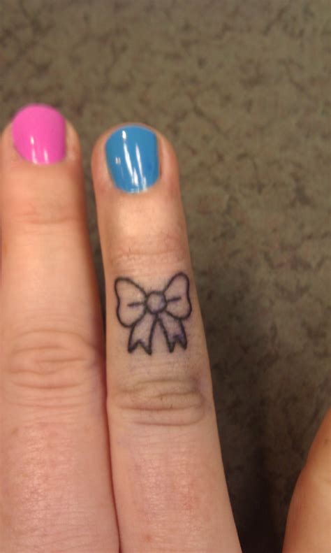 Bow is a womanly figures and available in many colors. Finger Tattoos - Page 4