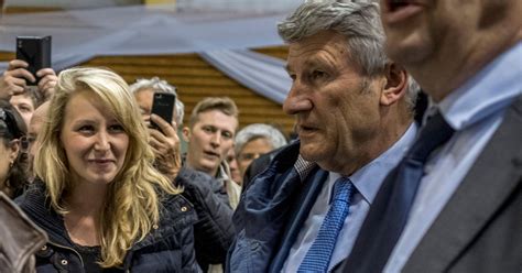 Bernard tapie et sa femme dominique cambriolés stéphane tapie se confie avec émotion. La visite surprise de Marion Maréchal-Le Pen à Philippe de Villiers