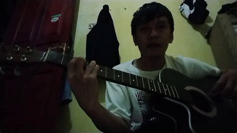 (sendiri aku dalam gelapku tiada satupun menemaniku) g tak ada lagi selain dirimu yang aku cari. Cover lagu garasi tak ada lagi - YouTube