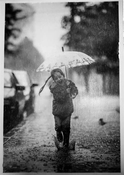 Menina dançando magrão gostosa debochada. Menina na chuva! :D (com imagens) | Fotografia de chuva ...