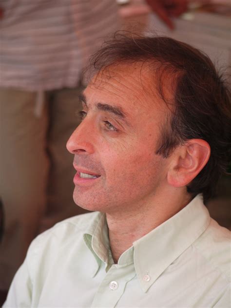 He identifies as a jew of berber origin, and above all as a french jew.he grew up in drancy and later in the paris district of château rouge. Éric Zemmour, antilibéral à la mode | Contrepoints