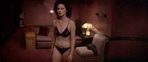 Blue velvet is written and directed by david lynch. Nude video celebs » Isabella Rossellini nude - Blue Velvet ...