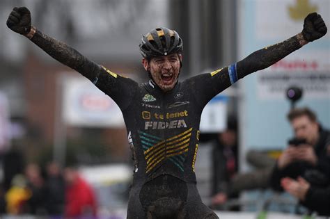 May 30, 2021 · de bondt werd 6e in de 10e rit, 4e in de grindetappe en 11e in de zegetocht van victor campenaerts, maar de belgische kampioen had vooral een neus voor de juiste ontsnapping. Toon Aerts uit Rijkevorsel is Belgisch Kampioen veldrijden ...