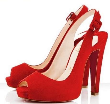 Collezione 2018, sandali con tacco 12 e plateau di 1 cm in raso rosso. Scarpe tacco rosse