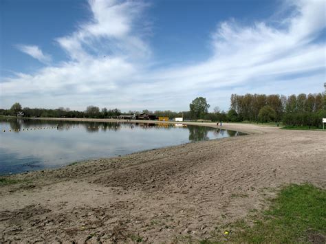 Middenin het groene hart nabij gouda ligt landal de reeuwijkse plassen. De Reeuwijkse Hout, strand | Rens Kokke | Flickr