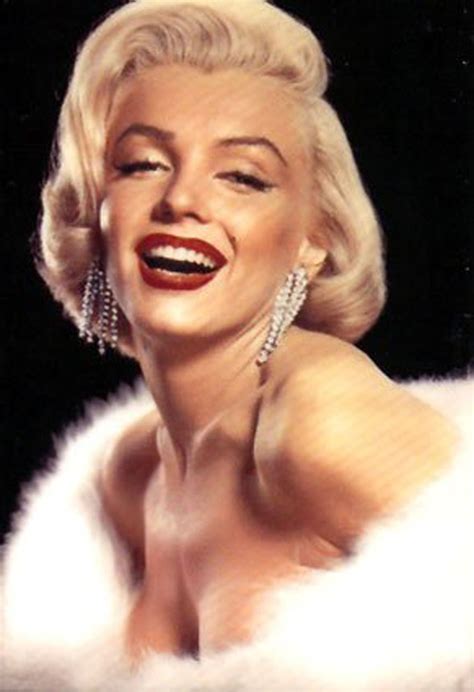 The official facebook page of marilyn monroe. Flashback Friday: Marilyn Monroe | jeracgallero