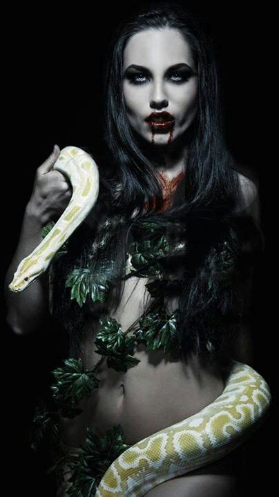 Deviantart is the world's largest online social community for artists and art enthusiasts, allowing people to connect through the creation and sharing of art. Dark art: Vampiress & Snake | Niñas vampiro, Arte vampiro, Vampiros