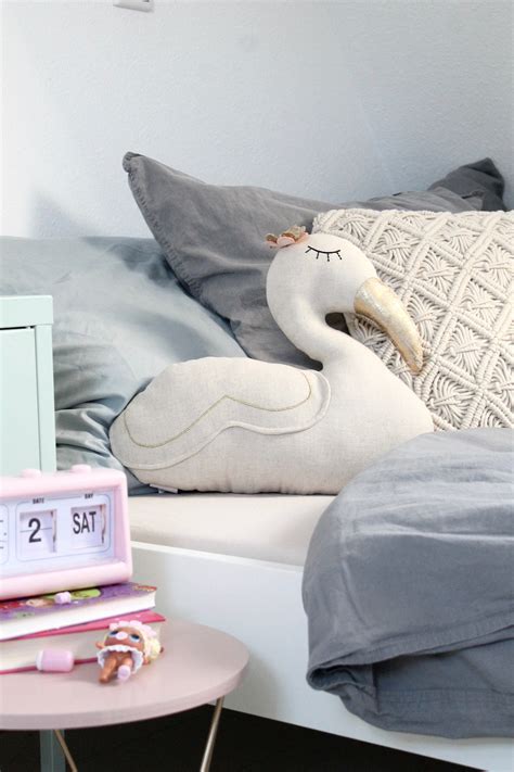 Dann versuchen sie sich doch mal mit dem gespaltenen bambus. Ein neues Bett im Mädchenzimmer - Britta Bloggt