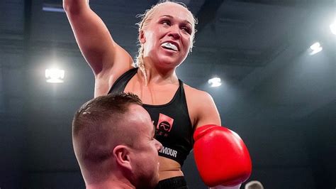 Ved at klikke på record for den enkelte bokser blive du ført videre til bokserens rekordliste på boxrec.com. Boxrec - Dina Thorslund