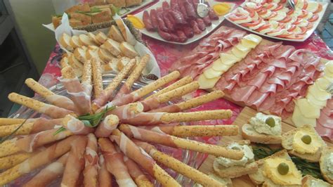 Creare e organizzare un ottimo buffet può essere un importantissimo valore aggiunto per rendere vincente l'ora dell'aperitivo (l'impropriamente detta happy hour) nel proprio bar. FESTE PER BAMBINI - GEKO POOL BAR | LE BAGNESE SCANDICCI (FI)