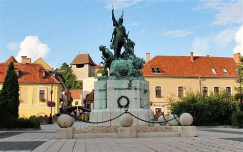 In 1552 the forces of the ottoman empire led by kara ahmed pasha laid siege to the castle of eger, located in the northern part of the kingdom of hungary. Magyarország, eger, dobó tér háttérkép 131000