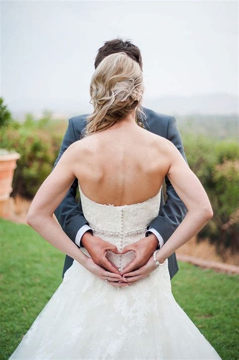 Owned and operated by moving sites, llc. Wedding Photography Poses Ideas for Couples | 99inspiration