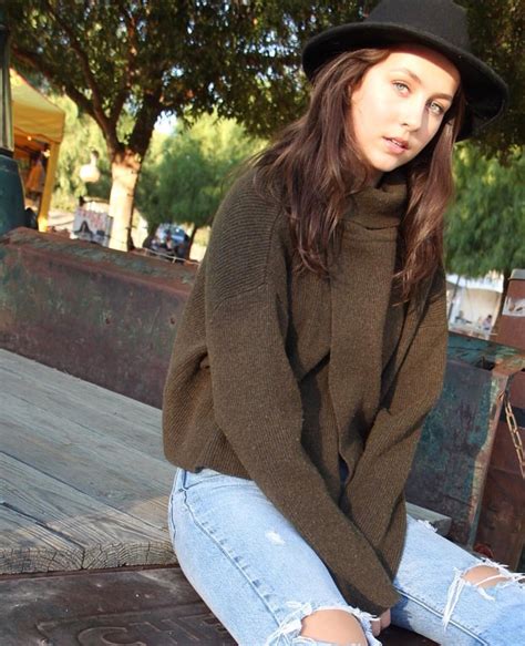 Hannah sweden in a turtle nexk. Pin de Rick Grimes em Emma Fuhrmann