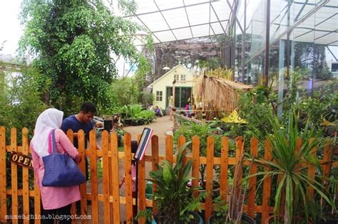 This area has a lot more to offer though and it is becoming better known as a visitor destination in its own right. Tempat Wisata di Bandung Kebun Binatang Mini PVJ | Wisata ...