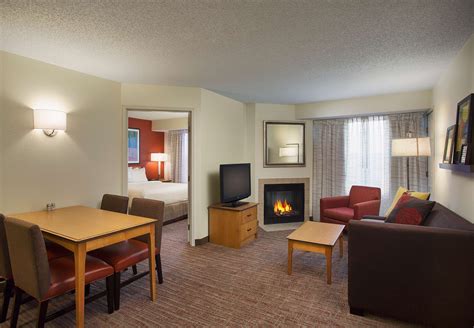 Some hotels' presidential suites feature an. Novi Suite Living Room Marriott hotel, 2 bedroom suite ...