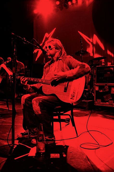 Social media users have been sharing an image online that shows a photograph of american musician kurt cobain and a purported 1993 quote by the singer about donald trump. Shooting Film: Last Kurt Cobain's Photo Shoot by Jesse ...