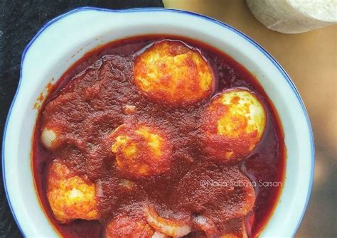3 bungkus mie intans, 4 butir telur rebus, 3 siung bawang putih, 2 siung bawang merah, 4 cabe merah, bawang putih goreng, bawang merah goreng, kecap manis, saos sambal (sedikit), garam, gula, lada bubuk, 3 sdk makan kaldu ayam (saya nyetok sendiri sisa rebusan ayam). Resepi Telor Rebus Club / Resipi Sandwic Telur Viral Yang ...