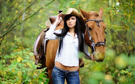 Sur heureporno vous trouverez tout les films porno de plage nue que vous puissiez imaginer. Wallpaper : brunette, horse, walk, grass, tree, hat, style ...