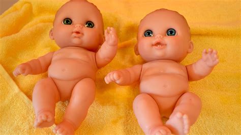 For an inexpensive infant bathtub, the first years sure comfort deluxe newborn to toddler tub includes a number of impressive features. Twin Baby Doll Bath time Fun Pretend Play -How to bath ...