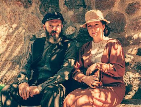 Η ζωή εν τάφω κατετέθης χριστέ, και θανάτω σου τον θάνατον ώλεσας και επήγασας τω κόσμω την ζωήν. «Η ζωή εν τάφω» κάνει πρεμιέρα στις οθόνες μας | Couple ...