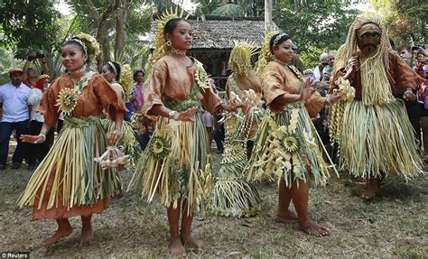 Wajah suku kaum orang asli yang dipamerkan di muzium orang asli gombak. Kenali 17 Suku Orang Asli Malaysia | Pendidik