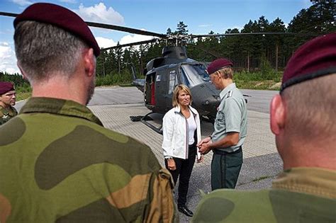 Eirik johan kristoffersen har tjenestegjort som spesialsoldat i flere omganger i afghanistan. Takket Forsvarets spesialkommando for innsatsen