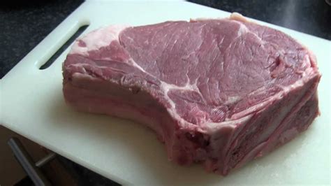 Die mittelgrosse italienische rinderrasse stammt aus dem piemont/italien. Perfektes Prime Rib Steak vom Piemonteser Rind gegrillt ...