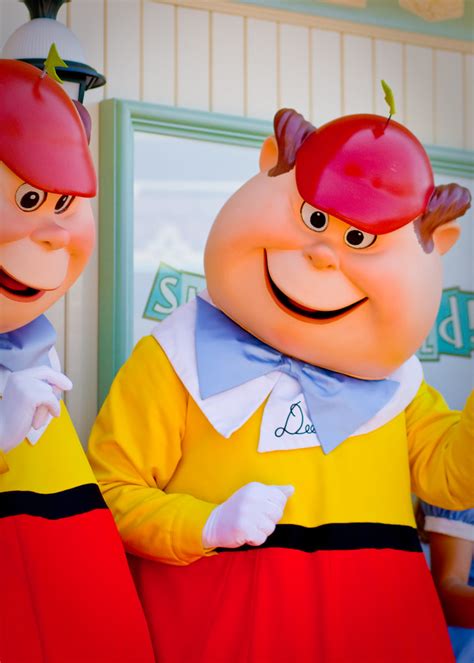 More images for tweedle dee and tweedle dum gif » ~Tweedle Dee & Tweedle Dum~ | View all of my pictures on ...