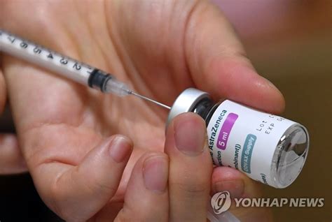 It will take time for everyone to get the vaccine. 정부 AZ백신 예약자 100명 중 99명은 접종…폐기량 많지 않아 ...