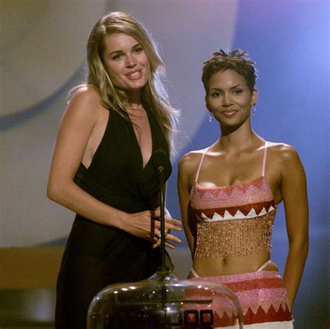 Find the perfect sgranitz halle berry 90s stock photos and editorial news pictures from getty images. X-Men stars Rebecca Romijn and Halle Berry presented the ...