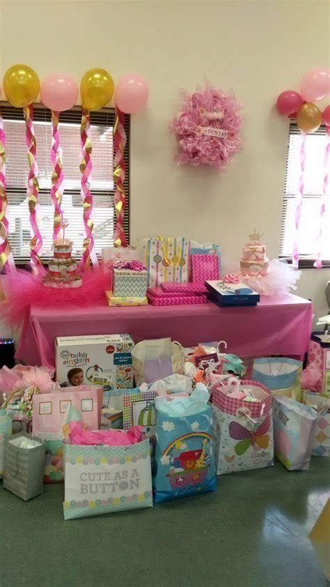 The good news is that baby shower etiquette has rapidly changed in the last twenty years. My niece's baby shower...gift table. | Elephant baby ...