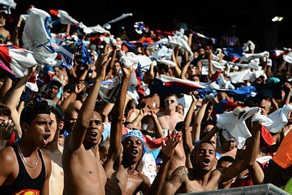 Imagens e sons capturados no jogo entre bahia e flamengo, pelo campeonato brasileiro de 2011. Bahia x Flamengo: ingressos estão à venda pela internet ...