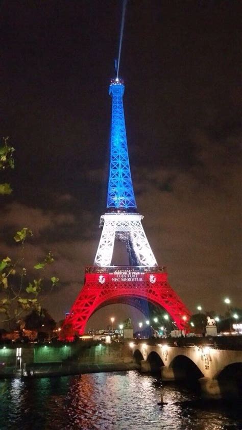Translate texts with the world's best machine translation technology, developed by the creators of linguee. Tour Eiffel Rouge Blanc Bleu (avec images) | Tour eiffel ...
